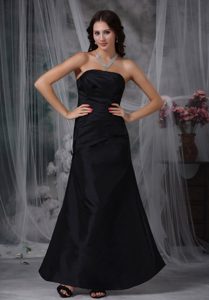 Voguish Black Strapless Ankle-length Maid of Honor Dress in Satin