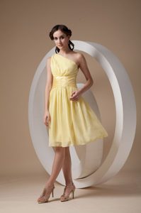 Nice One Shoulder Bridesmaid Dress for Church Wedding in Light Yellow