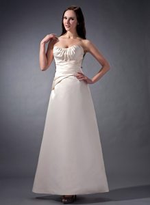 White Graceful Strapless Bridesmaid Dresses for Church Wedding in Satin