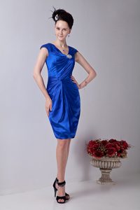 Royal Blue V-neck Knee-length Ruched Appliques Taffeta Maid of Honor Dress