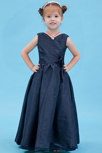 Perfect Navy Blue V-neck Taffeta Flower Girl Dress to Floor-length