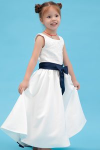 White Ankle-length Taffeta Embroidery Flower Girls Dresses on Promotion