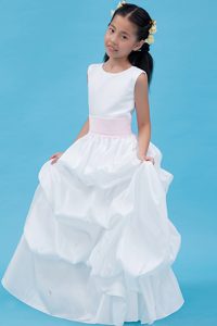 White Long Dresses for Flower Girls in Taffeta with Belt and Scoop
