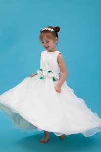 Scoop Organza Dresses for Teens with Hand Made Flowers in White