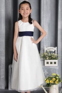 Ankle-length Organza White Beautiful Flower Girl Dresses with Scoop Neck