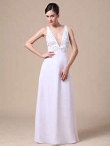 Elegant V-neck Empire Beaded Chiffon Prom Dresses in White for Ladies for Cheap