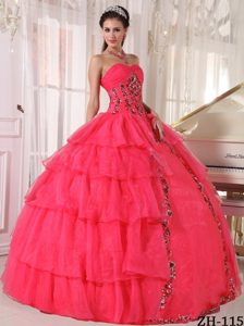 Cheap Coral Red Sweetheart Dresses for Quince in Organza with Paillette