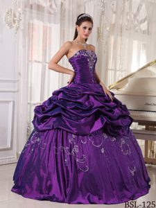 Purple Taffeta Embroidery Quinceanera Gowns with Beading and Pick-ups