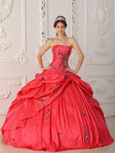 Brand New Red Ball Gown Quinceanera Dresses in Taffeta with Appliques