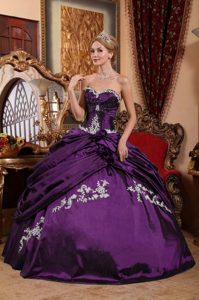 Eggplant Purple Sweetheart Taffeta Quinceanera Dresses with Appliques for Less