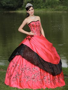 Red Strapless Embroidery Taffeta and Organza Dress for Quince with Hand Flowers