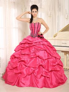 Latest Hot Pink Beaded Quinceanera Gown Dress with Handmade Flowers
