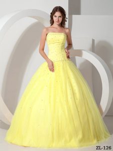 Inexpensive Strapless Tulle Quinceanera Dresses with Beading in Yellow