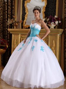 White and Blue Sweetheart Quinces Dresses with Appliques in Organza