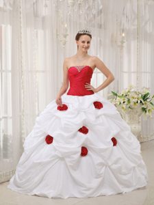 Strapless Red and White Taffeta Quinceanera Gowns with Handle Flower