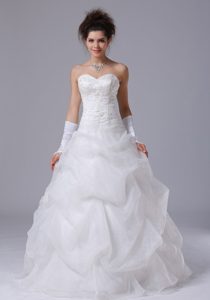 Beautiful Sweetheart Hall Wedding Dress with Pick-ups and Beading