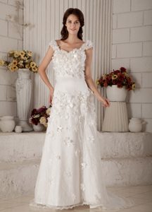 The Super Hot Column Straps Lace Wedding Dress with Appliques