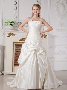 Elegant One Shoulder Court Train Taffeta Wedding Dress with Appliques