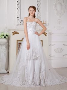 Sweetheart Court Train Lace Wedding Dress with Appliques in White