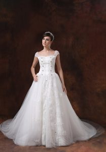 Attractive Square Tulle Wedding Dress with Appliques Decorated for Cheap