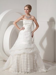 Beautiful Strapless Organza and Lace Church Wedding Dress with Appliques