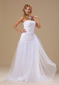 Appliques and Beading Decorated Tulle Strapless Wedding Dress with