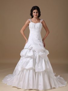 2014 Modest Taffeta Appliques Wedding Dress with Lace up Back and Court Train