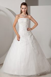 Lovely Strapless Tulle Appliqued Wedding Gown Dresses with Chapel Train