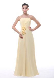 Light Yellow Strapless Prom Dama Dress in Chiffon with Hand Made Flowers