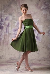 Olive Green Strapless Short Dama Dresses with Ruching and Sash in Chiffon