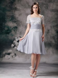 Square Knee-length Chiffon and Lace Dama Dress with Short Sleeves
