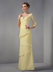2013 Yellow Column V-neck Chiffon Ruched Dama Dress with Half Sleeves