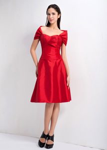 Red Sweetheart Knee-length Taffeta Dama Dress with Short Sleeves