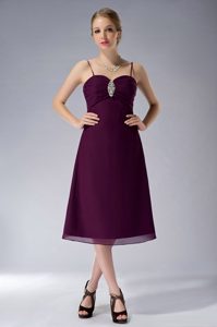 Burgundy Straps Knee-length Dama Dress in Chiffon with Beading