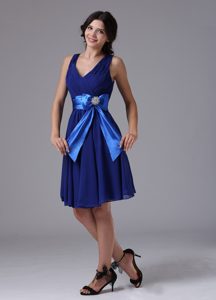 Wholesale Price Peacock Blue V-neck Dama Dress with Bowknot in Chiffon