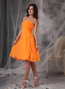Sweet Orange Strapless Short Dama Dress for Quinceanera with Flowers