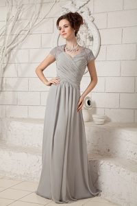 Grey Column V-neck Long Chiffon Dama Dresses for Quinceanera