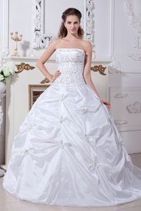 Modern Strapless Court Train Taffeta Wedding Bridal Gowns with Embroidery