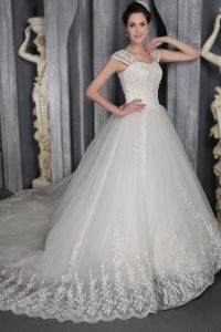 Gorgeous Square Neck Appliqued Organza Wedding Dresses with Chapel Train