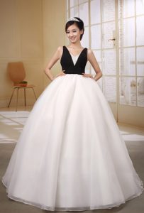V-neck Black Chiffon and White Ruched Organza Wedding Dresses with Beading
