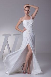 One Shoulder Ruched Long Chiffon Wedding Dress with Appliques and Slit