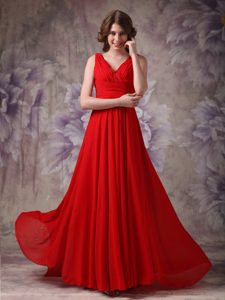 Exclusive Red Empire V-neck Prom Long Dress in Chiffon with Ruching for Less