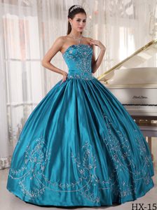 Popular Strapless Dress for Quinceaneras in Satin with Embroidery to Floor