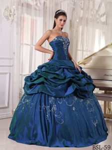 Fitted Ball Gown Quinceaneras Dresses to Long in Taffeta