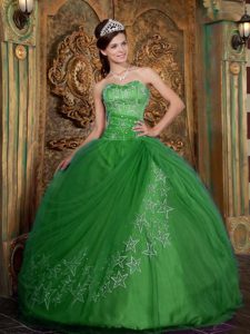 Voguish Green Sweetheart Lace-up Quince Dresses with Appliques in Tulle