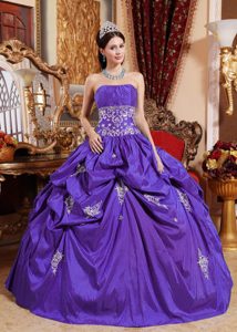 Bright Purple Ball Gown Strapless Quince Dresses in Taffeta with Appliques