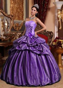 Wholesale Price Purple Strapless Quince Dresses with Handmade Flowers