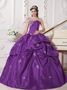 Lavender Graceful Sweetheart Quinceanera Dresses in Taffeta with Beading