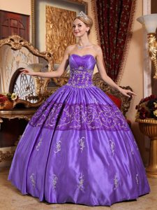 Best Sweetheart Quinceaneras Dresses in Taffeta with Embroidery in Purple