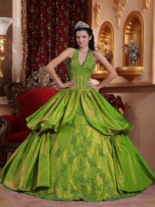 Dazzling Yellow Green Halter Top Quince Dresses in Taffeta with Appliques